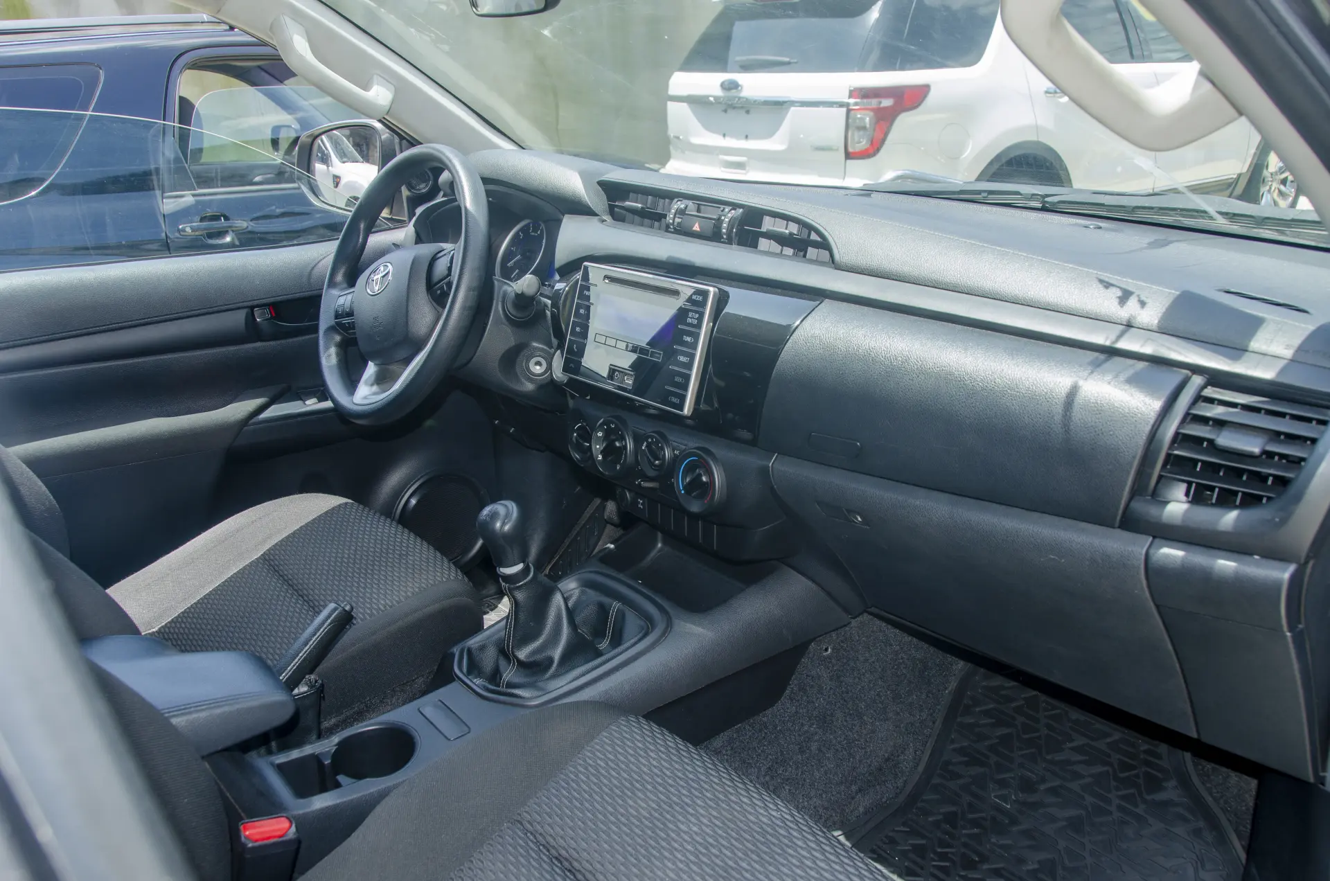 Toyota Hilux (2019) — Photo 13