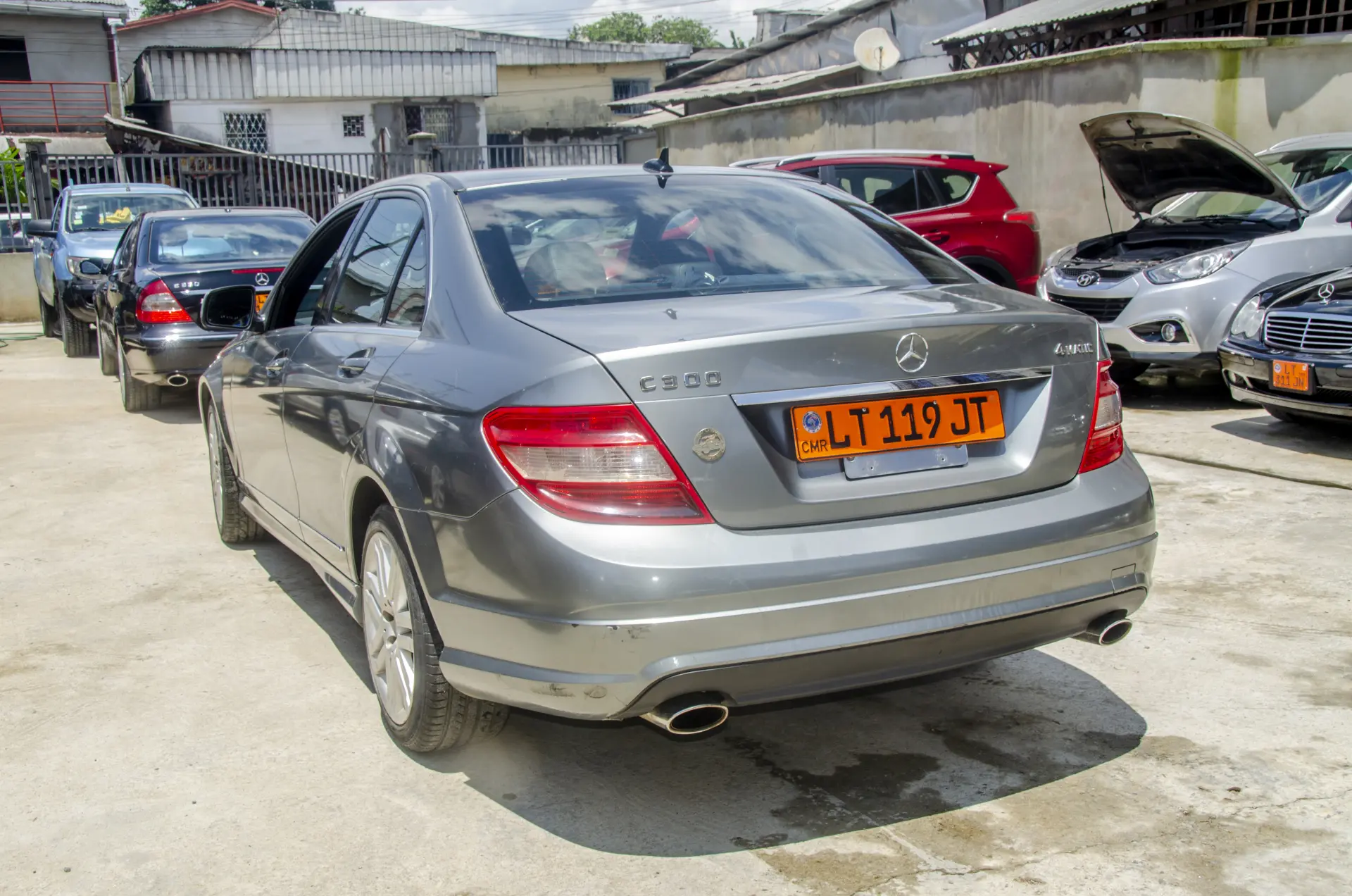 Mercedes-Benz C300 4MATIC (GREY) — Photo 4