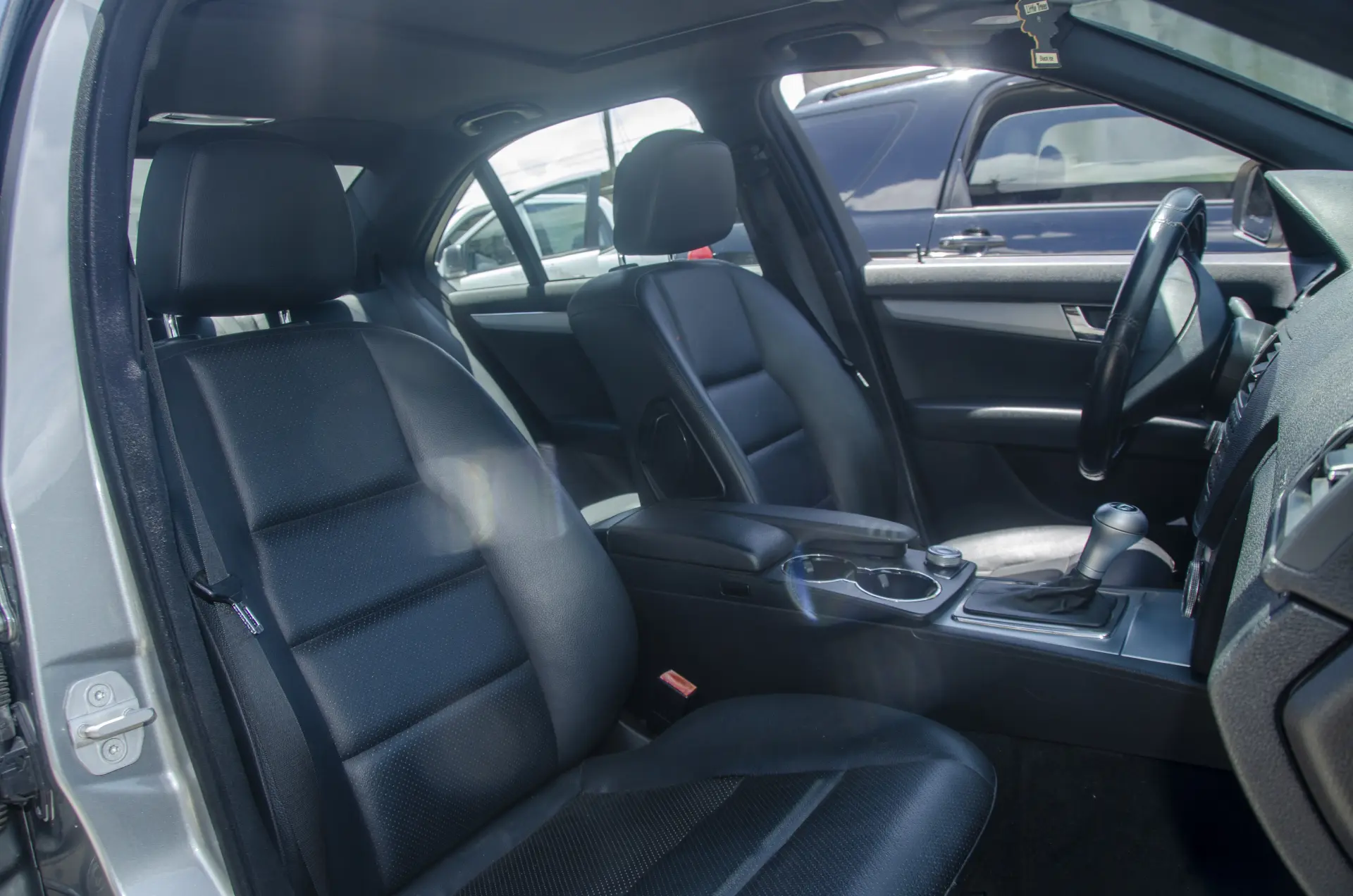 Mercedes-Benz C300 4MATIC (GREY) — Photo 6