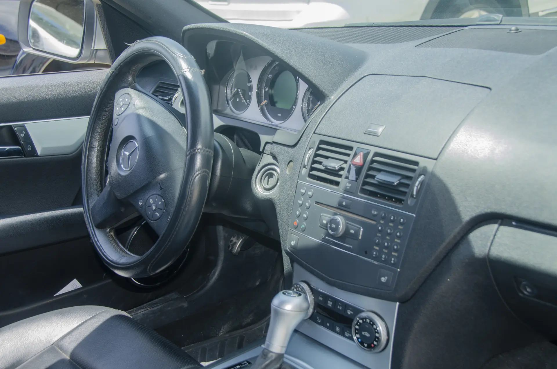 Mercedes-Benz C300 4MATIC (GREY) — Photo 7