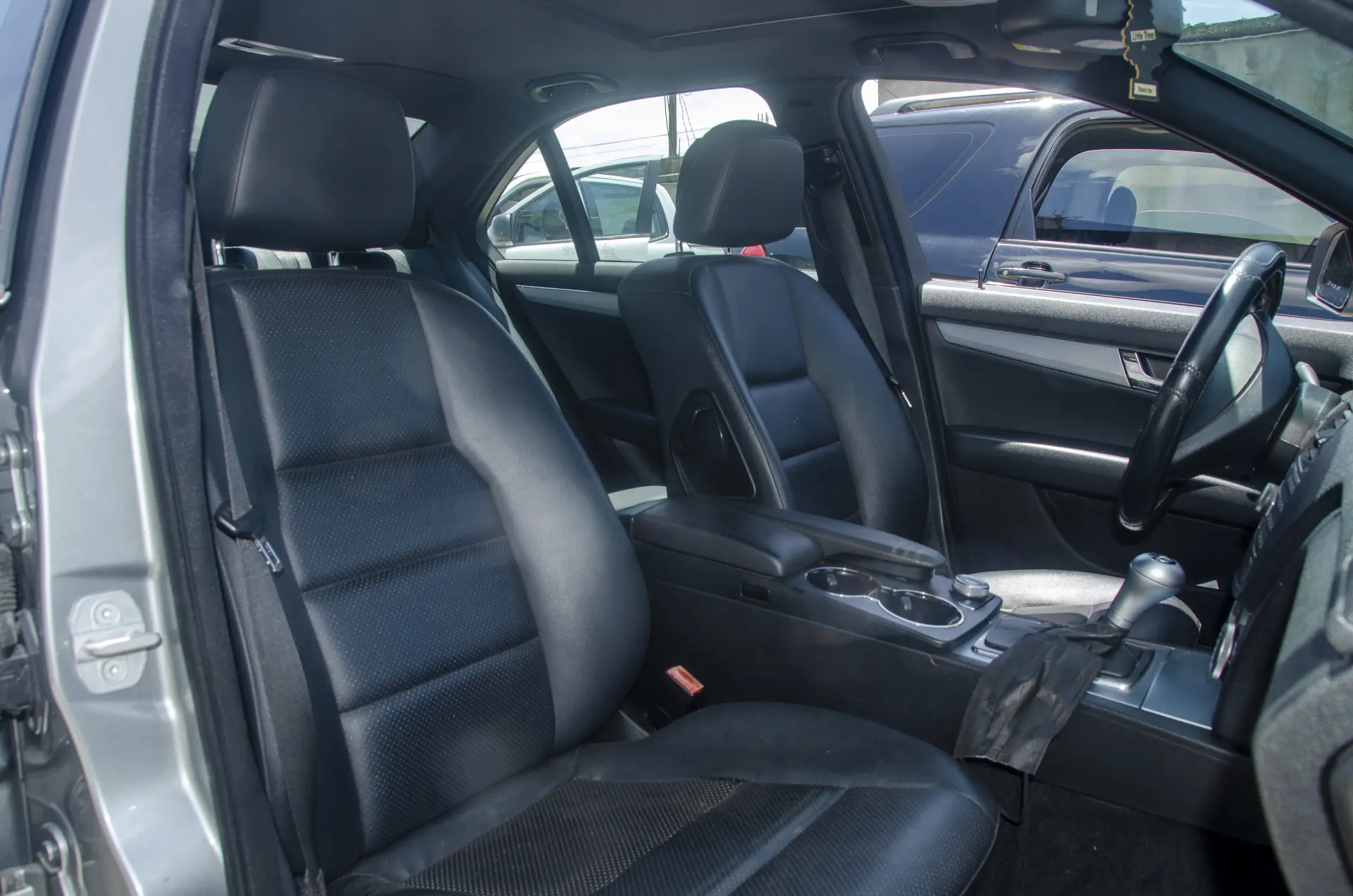 Mercedes-Benz C300 4MATIC (GREY) — Photo 10