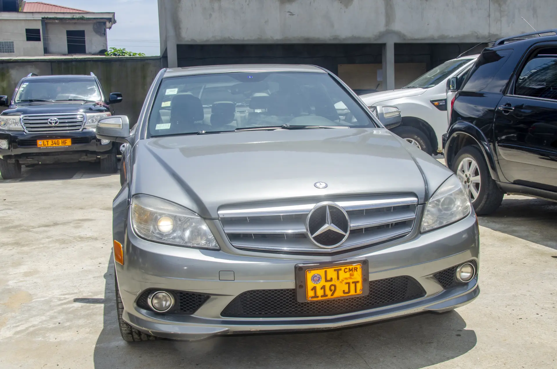 Mercedes-Benz C300 4MATIC (GREY) — Photo 3