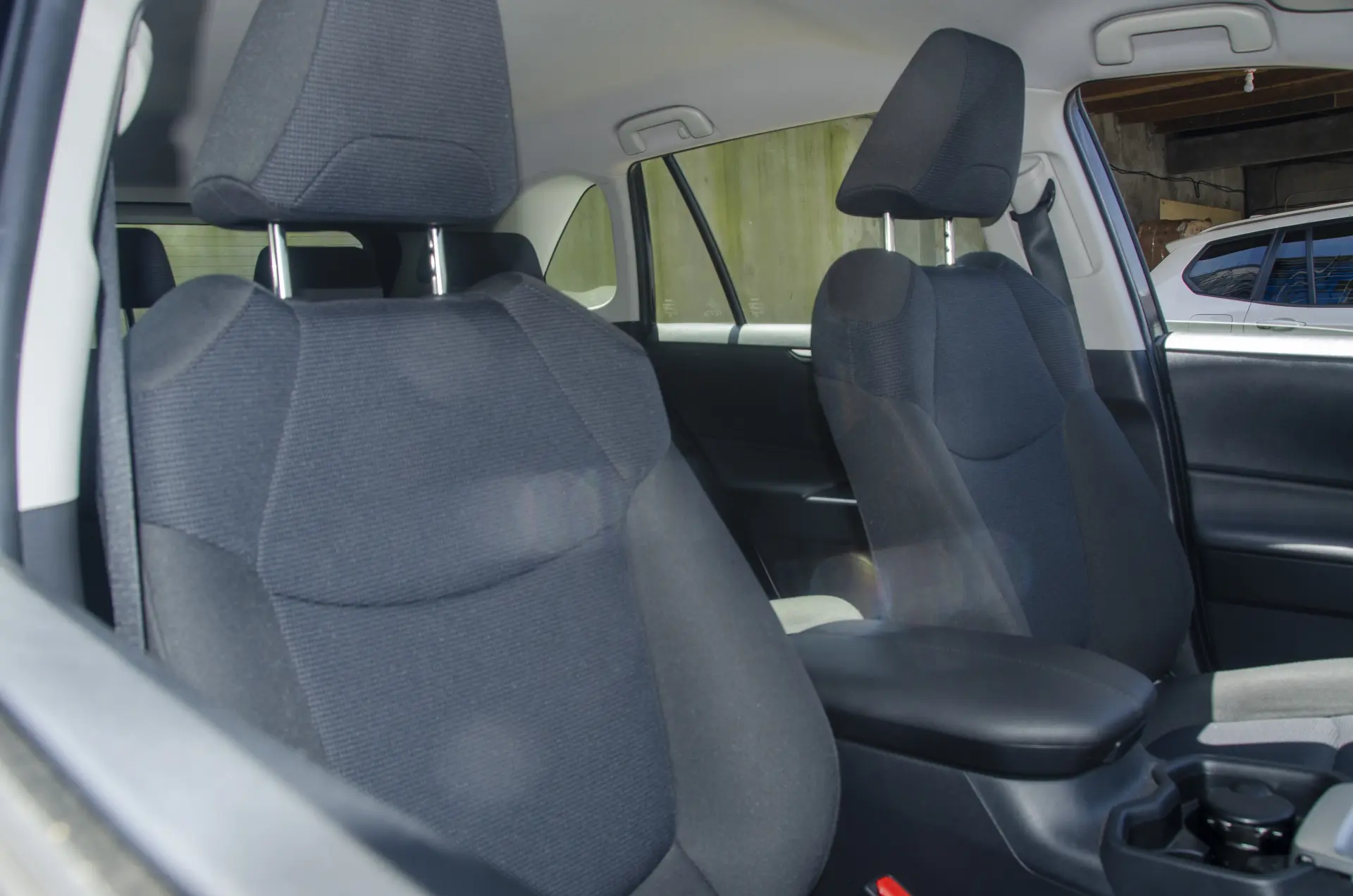 Toyota RAV4 Hybrid — Photo 6