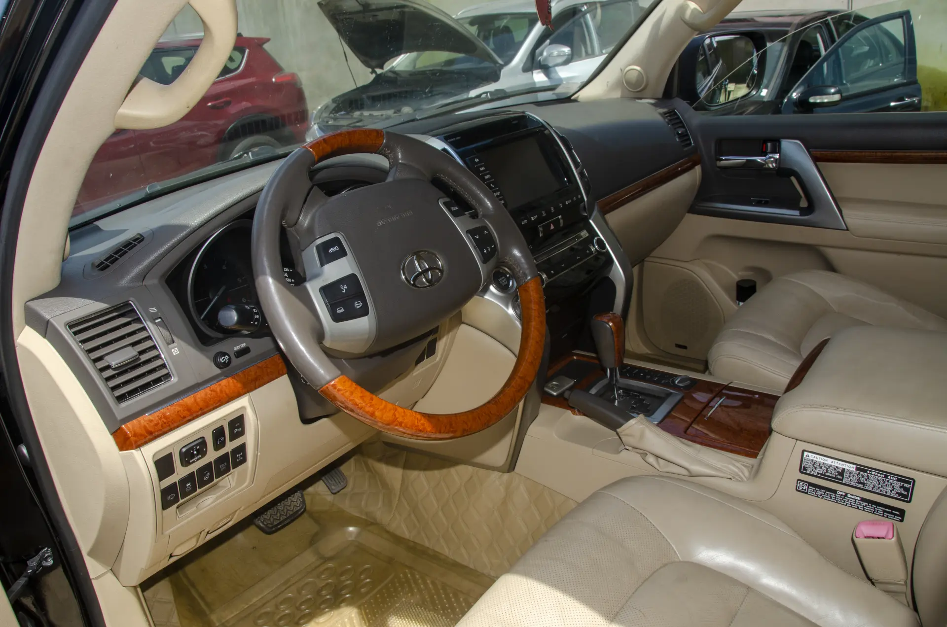 Toyota Land Cruiser V8 (2016) — Photo 12