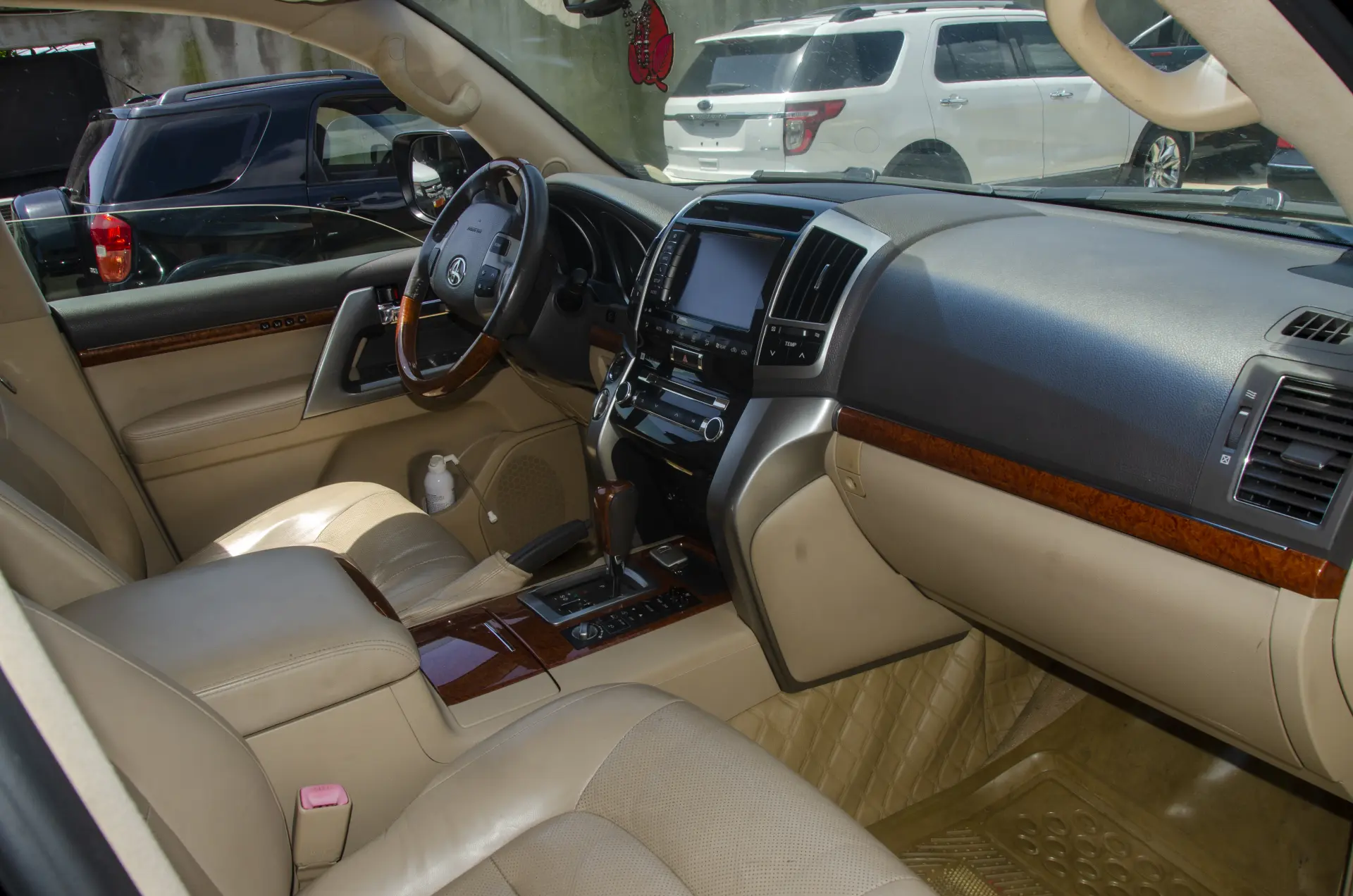 Toyota Land Cruiser V8 (2016) — Photo 11