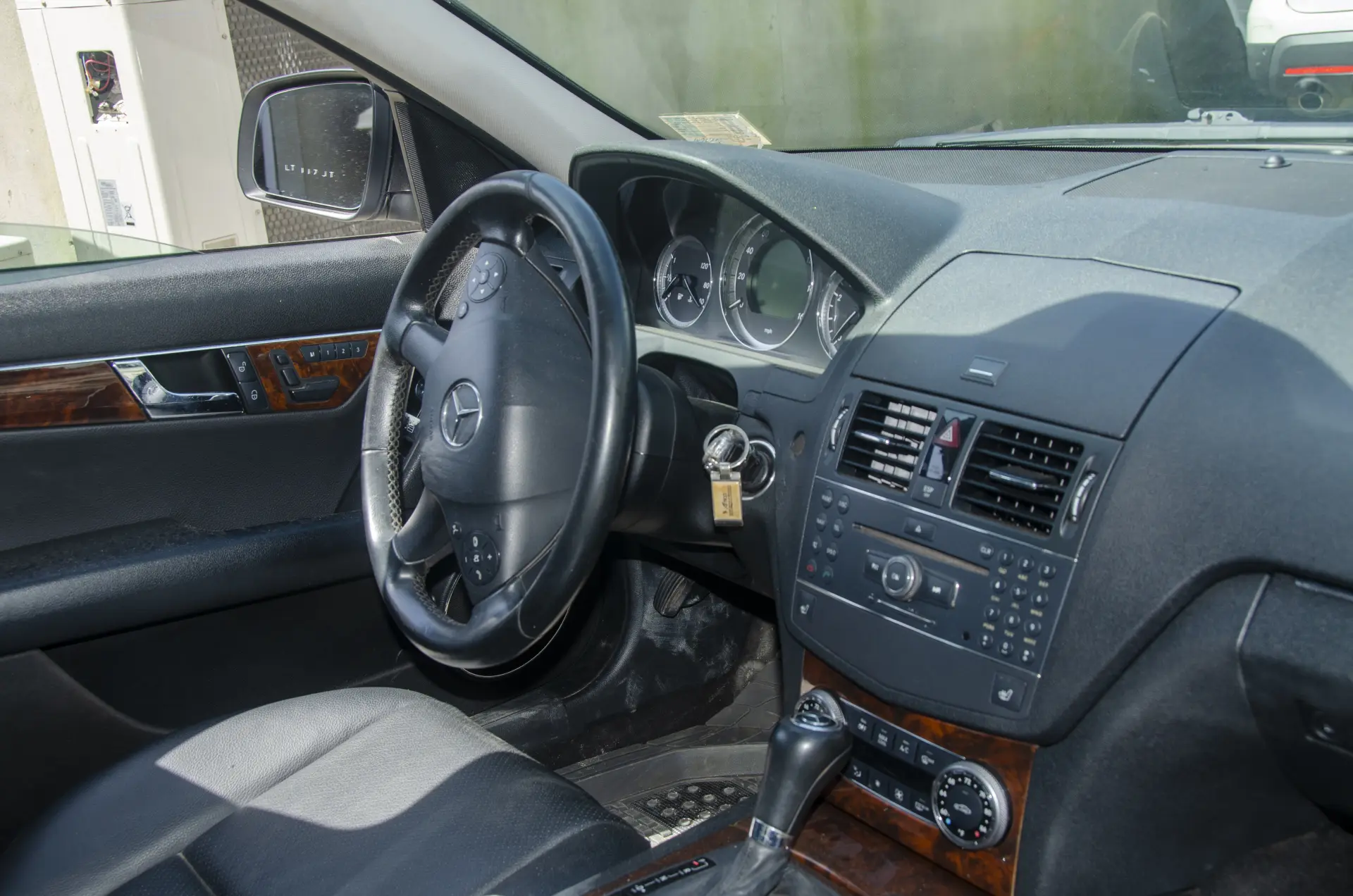 Mercedes-Benz C300 4MATIC (BLACK) — Photo 6