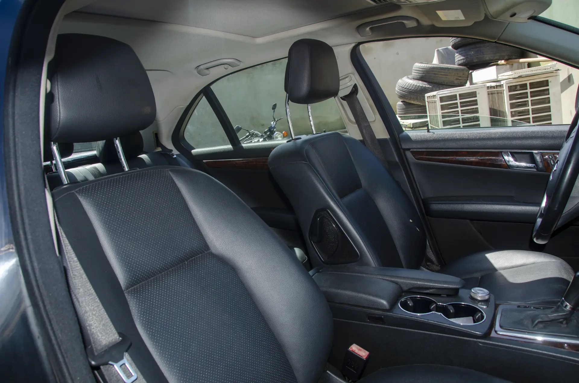 Mercedes-Benz C300 4MATIC (BLACK) — Photo 7