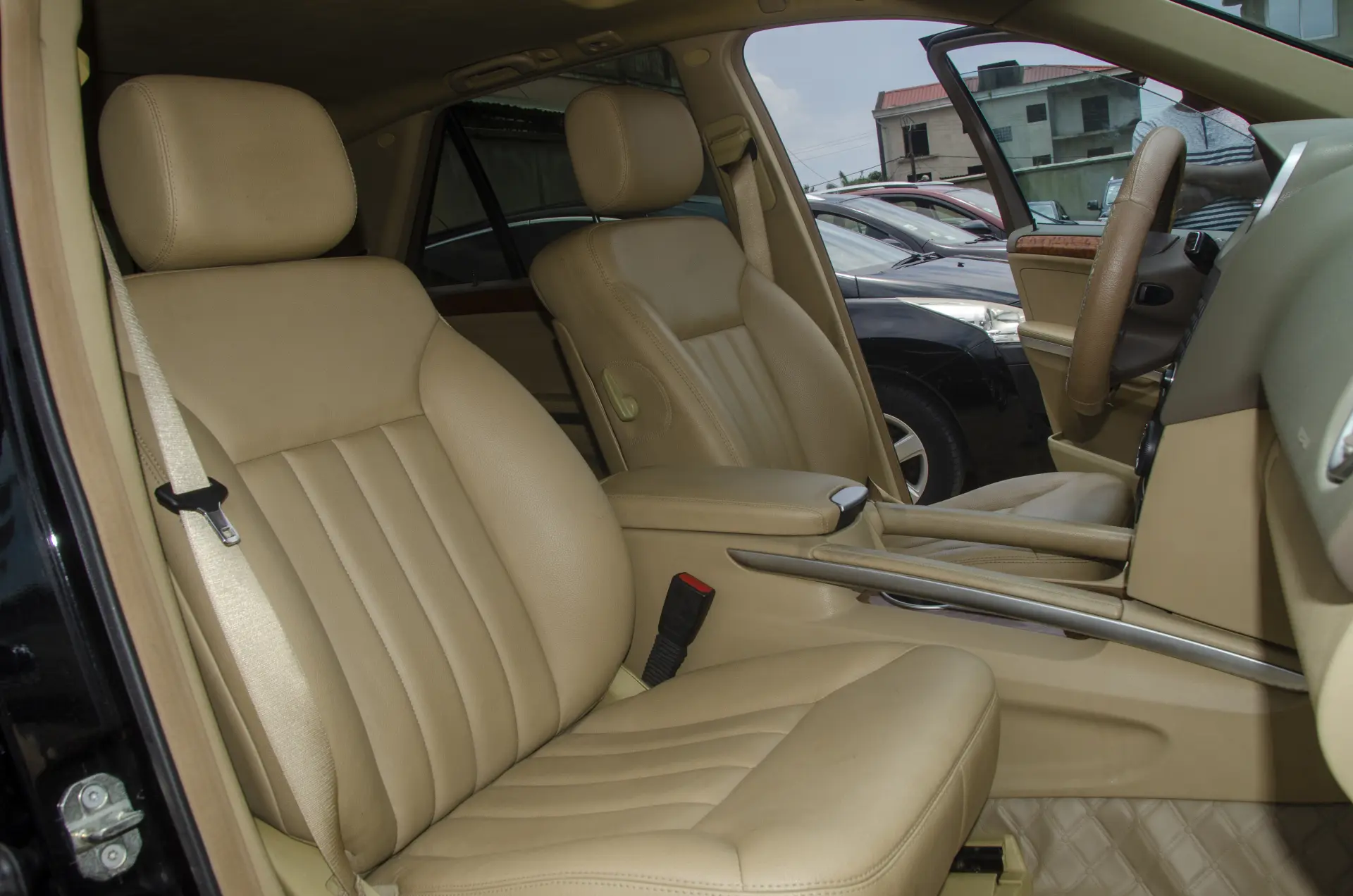 Mercedes-Benz ML 350 — Photo 9