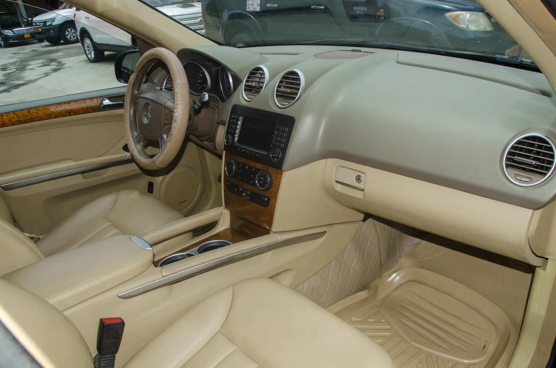 Mercedes-Benz ML 350 — Photo 10