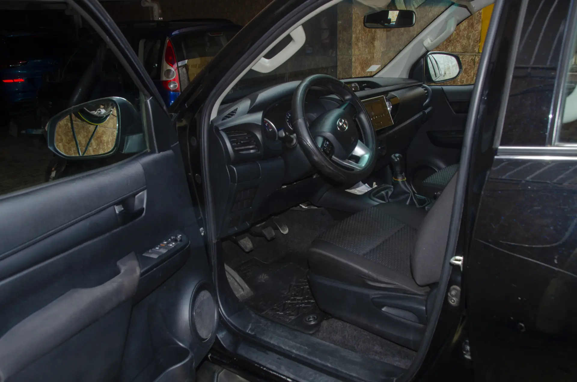 Toyota Hilux (Revo) (2020) — Photo 10