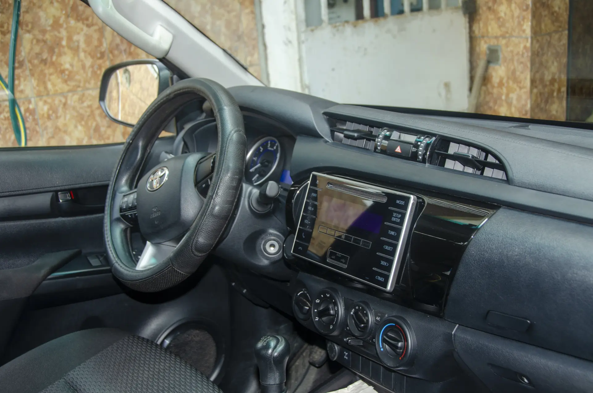 Toyota Hilux (Revo) (2020) — Photo 6