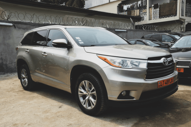 TOYOTA HIGHLANDER — Photo 2