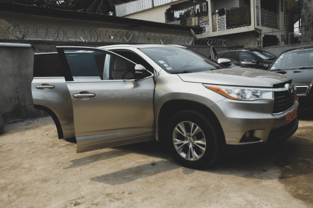 TOYOTA HIGHLANDER — Photo 3